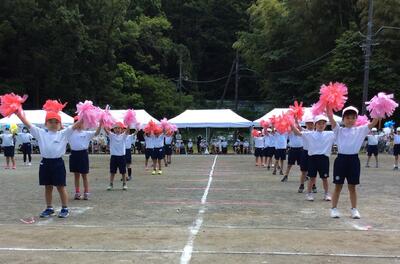 1年生のダンスはとてもかわいかったです。